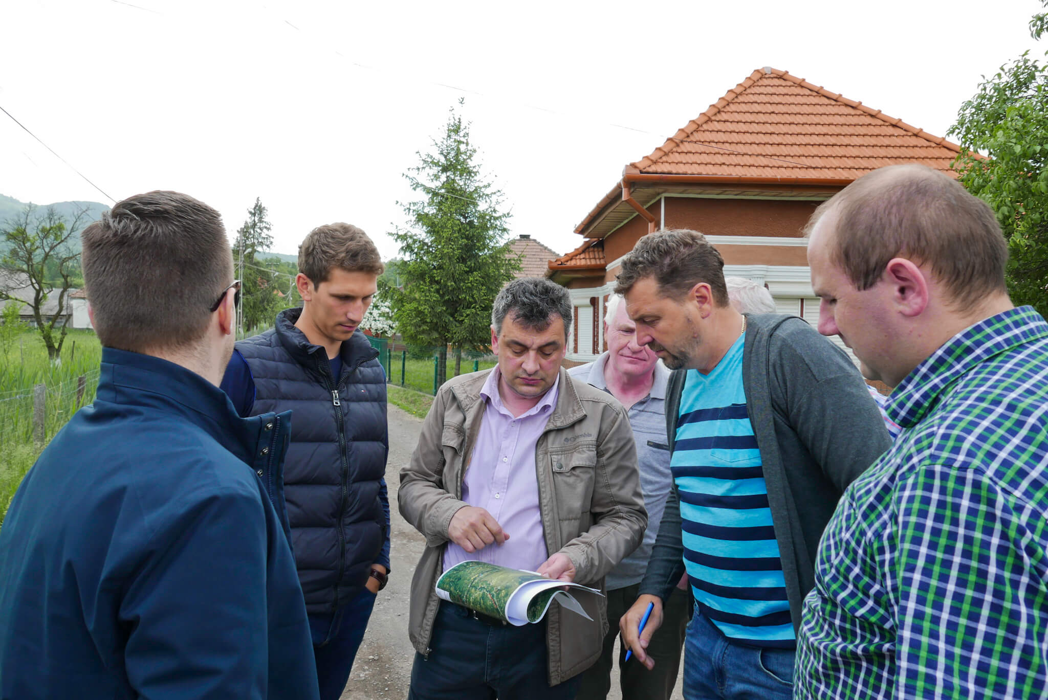 Primăria Ibănești a predat amplasamentele pentru lucrările de asfaltare a 8.5 kilometri de drumuri comunale