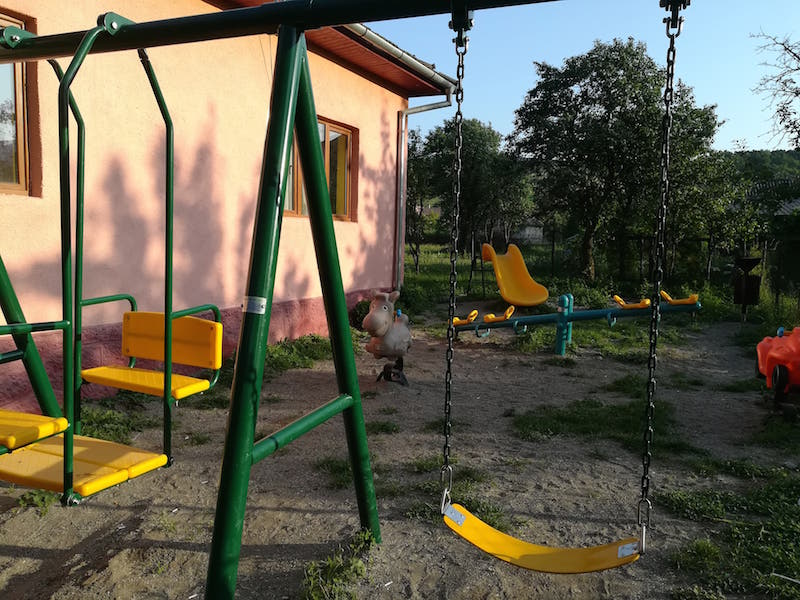 Locurile de joacă și parcurile din Ibănești, victime ale comportamentului necivilizat