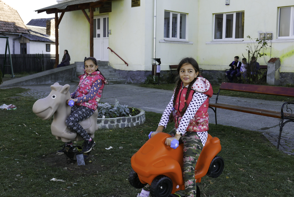Locuri de joacă, în parcurile din Ibănești și Dulcea