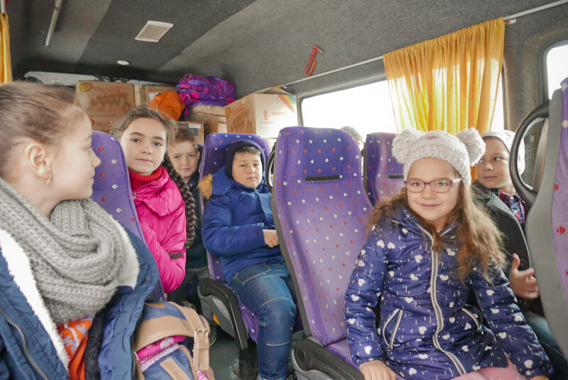 Elevii din Ibănești au donat rechizite și materiale necesare desfășurării activității didactice