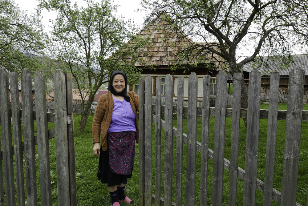 Slujnică de la 12 ani. Povestea unei copilării muncite